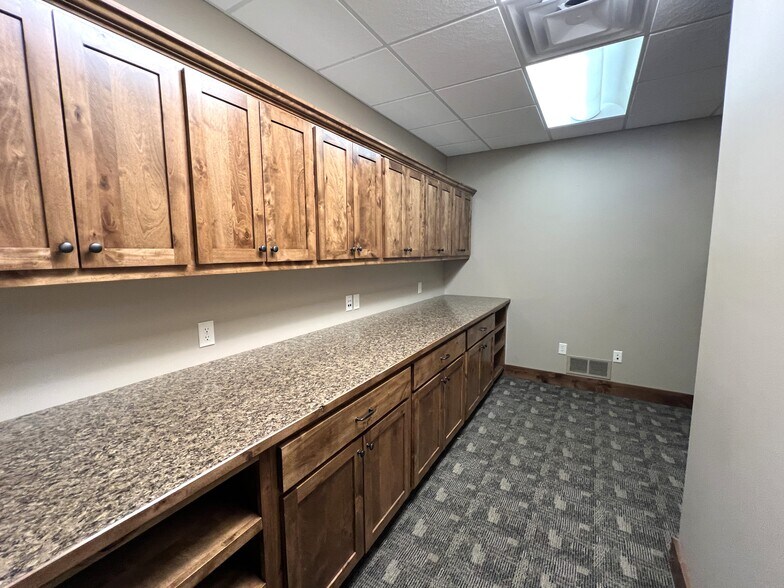 More Photos Of 13794 Bluestem Ct, Baxter Office For Lease
