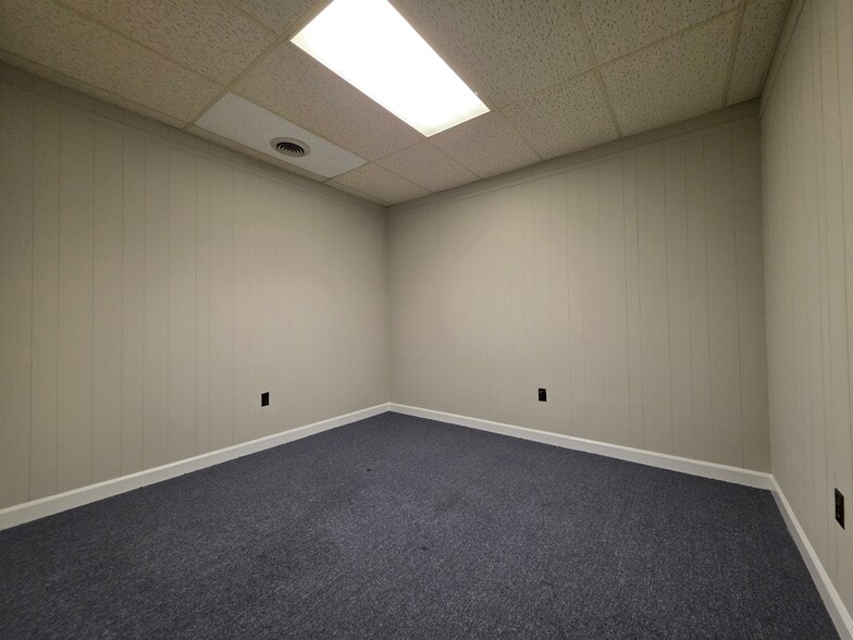 More Photos Of 404 St Andrews Dr, Greenville Office For Lease