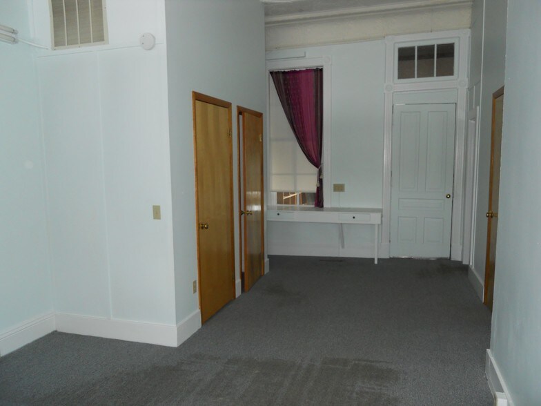 More Photos Of 115 S Main St, Vassar Office Residential For Lease