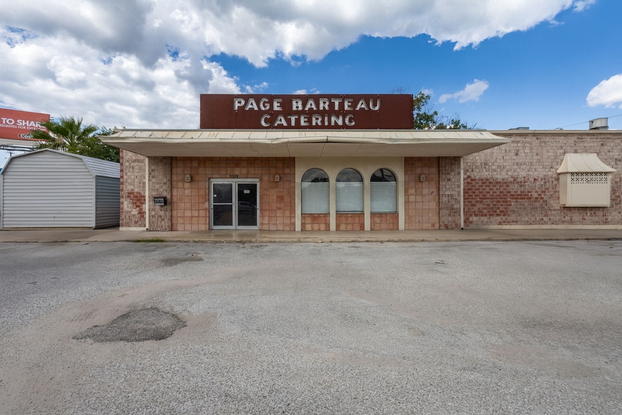 Primary Photo Of 2332 N Saint Marys St, San Antonio Freestanding For Sale