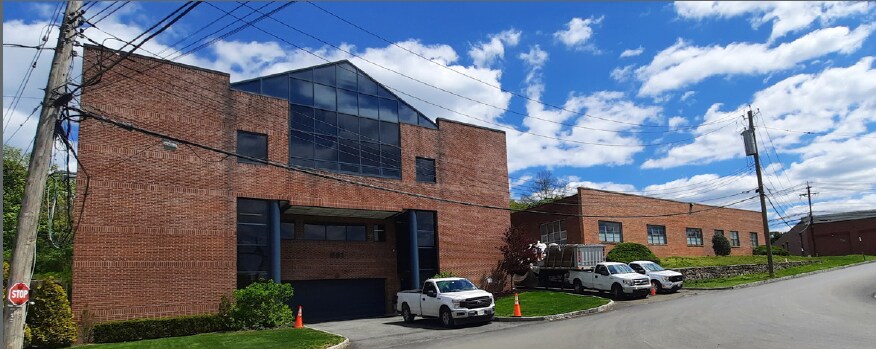 More Photos Of 661 Hillside Rd, Pelham Manor Office For Lease