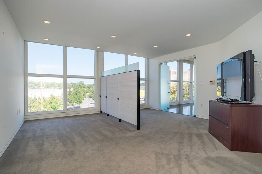 More Photos Of 4049 Pennsylvania Ave, Kansas City Office Residential For Lease
