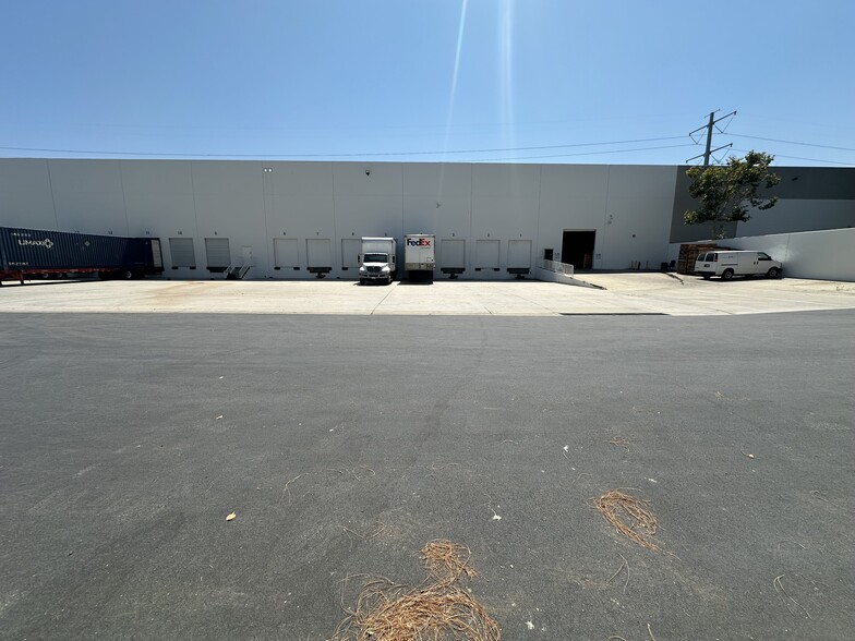 More Photos Of 5150 Eucalyptus Ave, Chino Warehouse For Lease