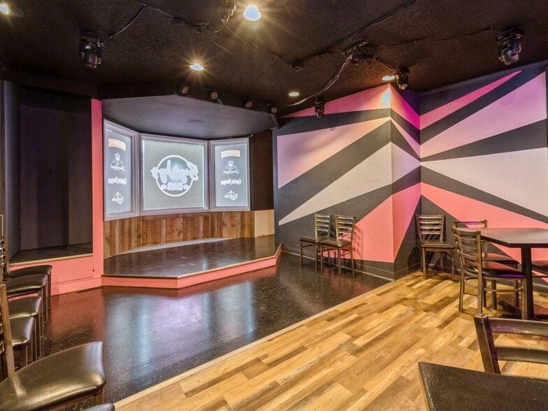 More Photos Of 6008 W Lincoln Way, Ames Restaurant For Sale