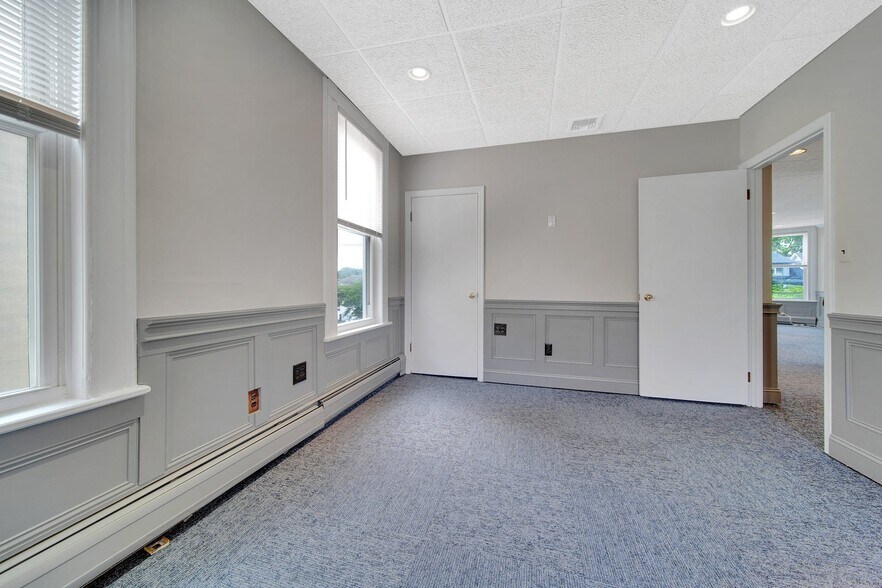More Photos Of 374 Clifton Ave, Clifton Office For Sale