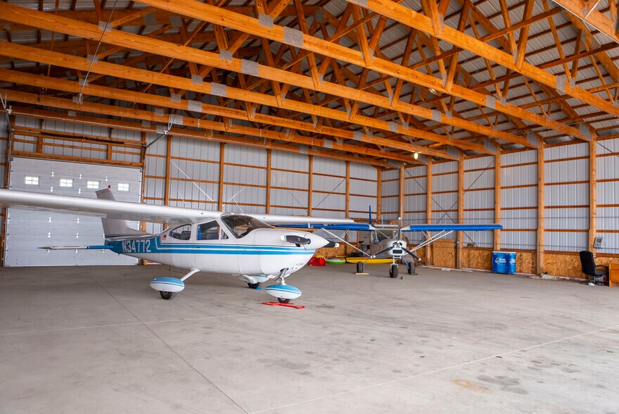 More Photos Of 24226 Lone Pine Rd, Hinckley Airport For Sale