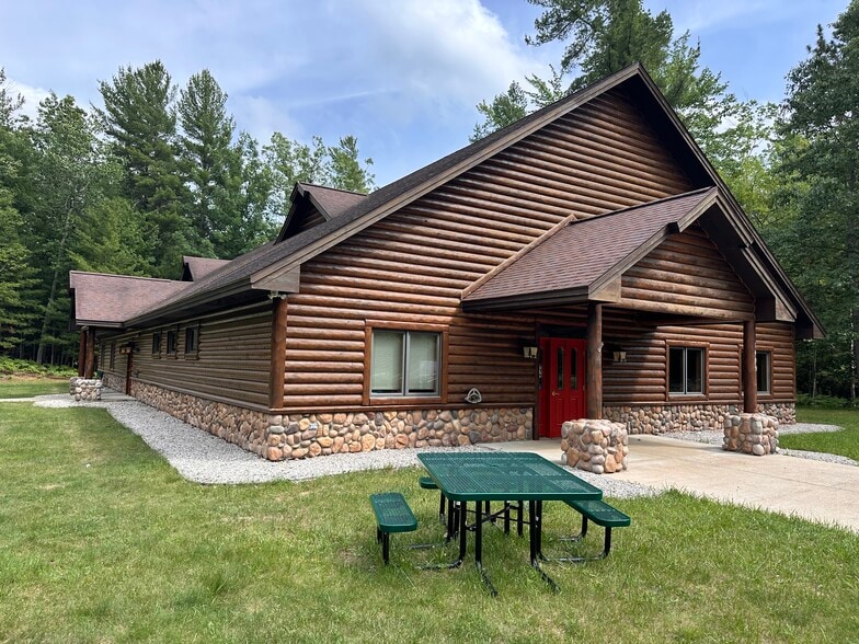 Primary Photo Of 1499 Business Park Dr, Traverse City Medical For Sale