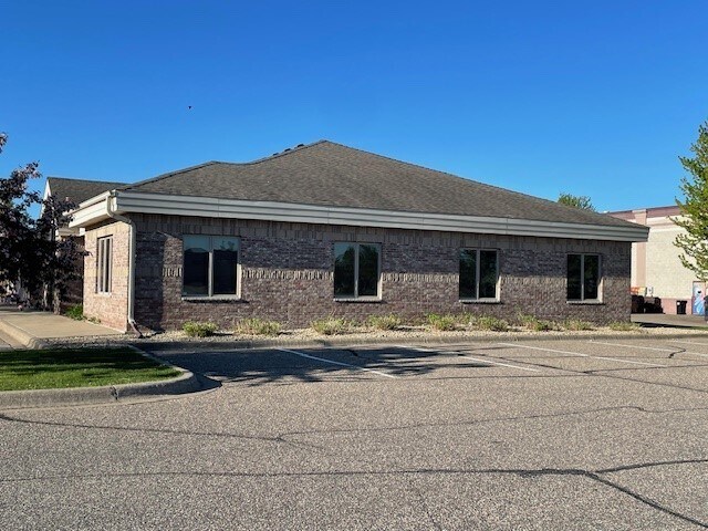 More Photos Of 1885 NW Station Parkway, Andover Office For Lease