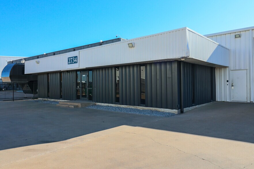 More Photos Of 2734 Burbank St, Dallas Warehouse For Lease