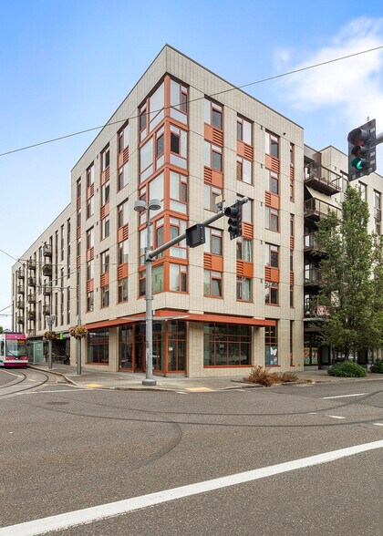 More Photos Of 610 S Lowell St, Portland Storefront Retail Office For Lease