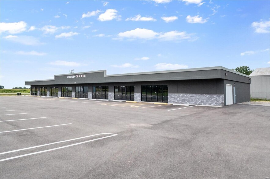 More Photos Of 1219 E Cedar St, New Baden Storefront Retail Office For Sale