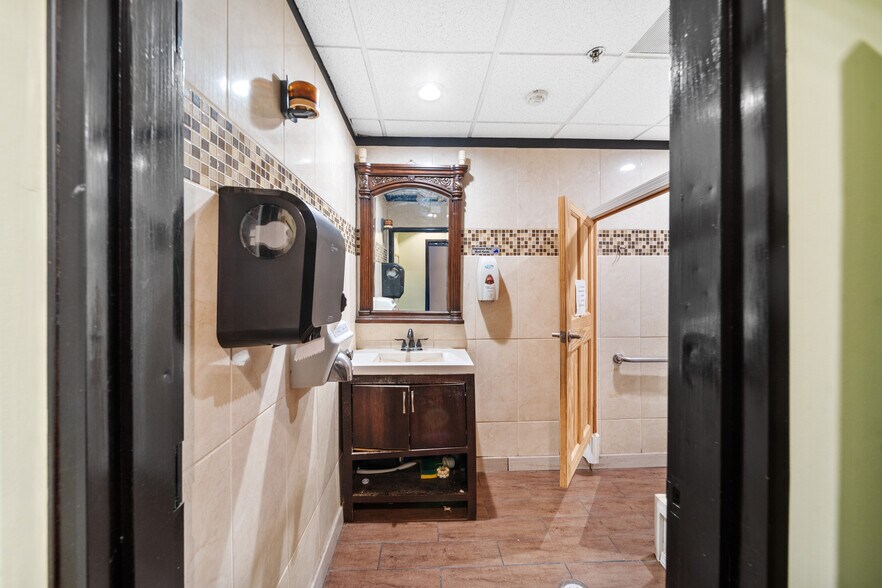 More Photos Of 9850 Milwaukee Ave, Glenview Fast Food For Sale