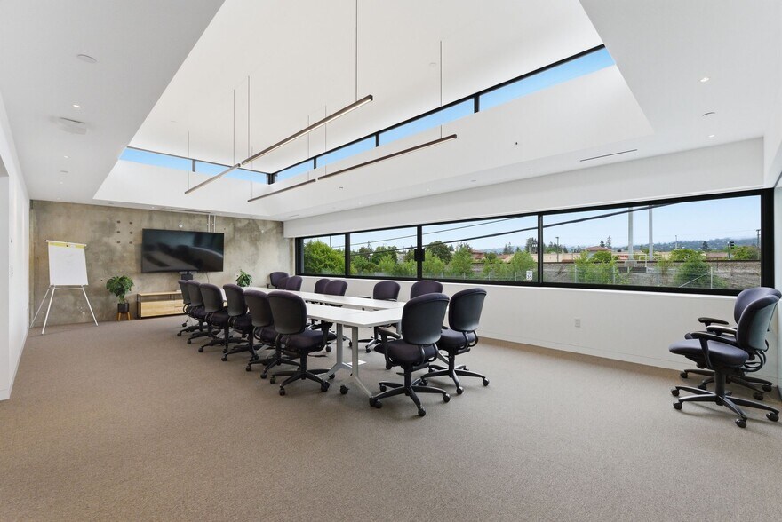 More Photos Of 1401 Old County Rd, San Carlos Manufacturing For Sale