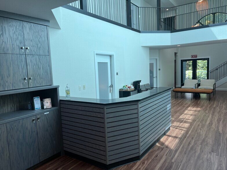 More Photos Of 545 Rainier Blvd N, Issaquah Office For Sale
