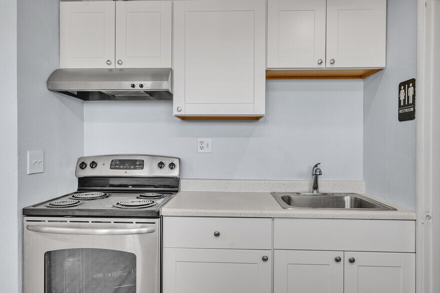 More Photos Of 2820 Broadmoor Ave, Concord Restaurant For Sale