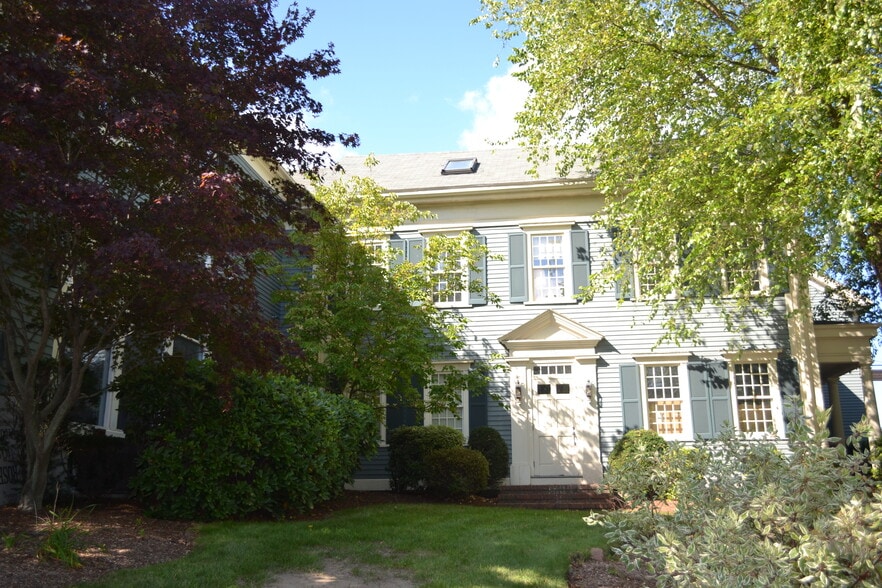 More Photos Of 10 Maple St, Middleton Office For Lease