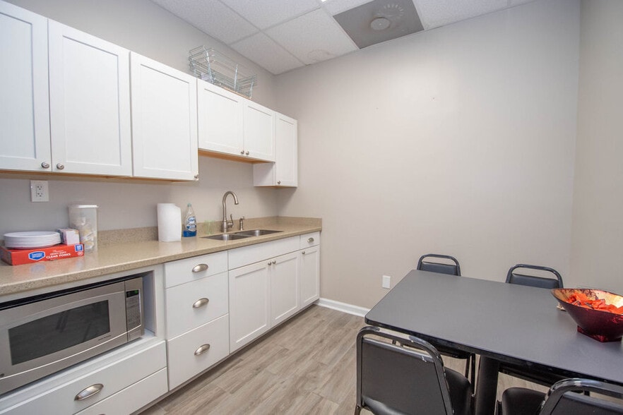 More Photos Of 14 Brown St, Newnan Office For Sale