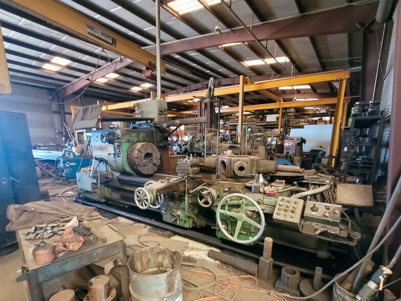 More Photos Of 1503 W Orrland Ave, Pixley Manufacturing For Sale