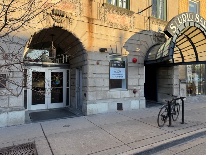 More Photos Of 2551 N Clark St, Chicago Office For Lease