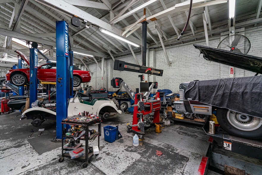 More Photos Of 242 W Commonwealth Ave, Fullerton Auto Repair For Sale