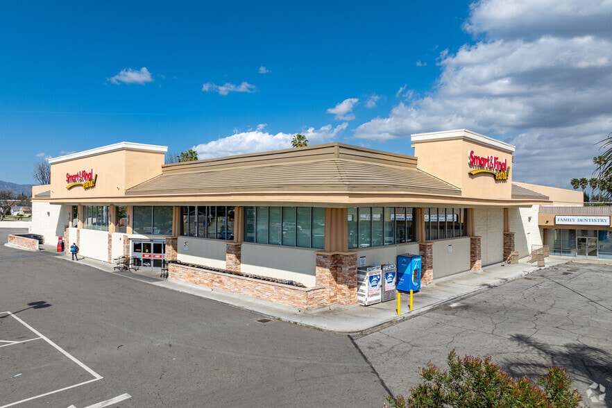 More Photos Of 20423-20445 Sherman Way, Winnetka Unknown For Lease