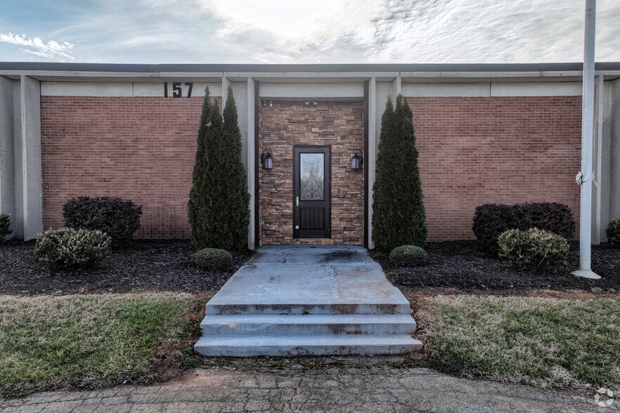 More Photos Of 157 Industrial Dr, King Warehouse For Lease