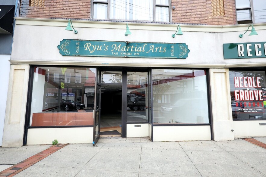 Primary Photo Of 71-75 Atlantic Ave, Lynbrook Storefront Retail Office For Lease