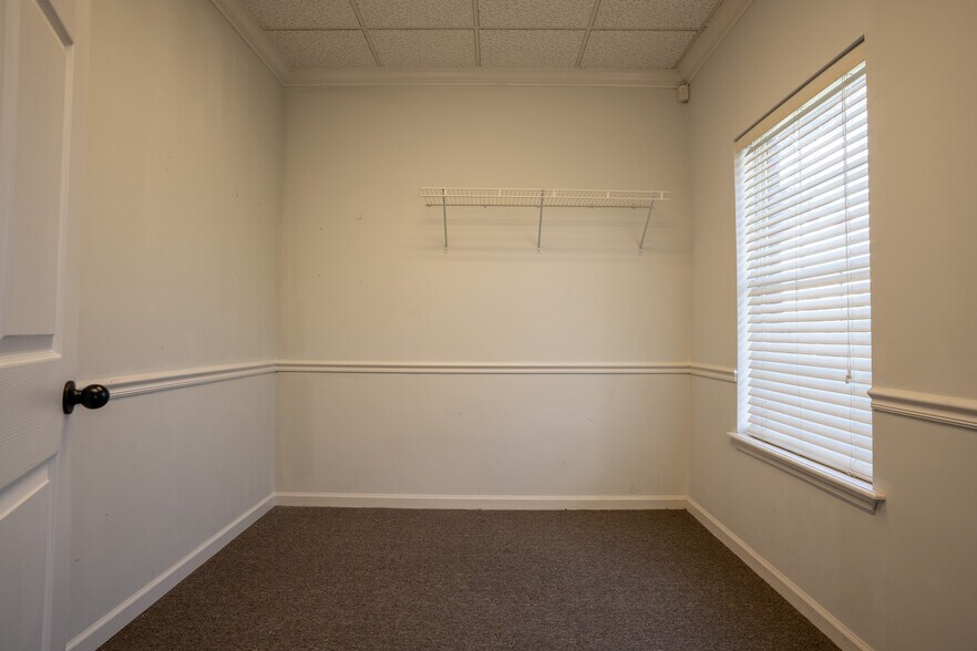 More Photos Of 3470 N Valdosta Rd, Valdosta Office For Lease
