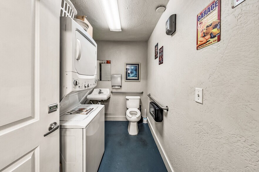 More Photos Of 3811 Crater Lake Hwy, Medford Warehouse For Sale