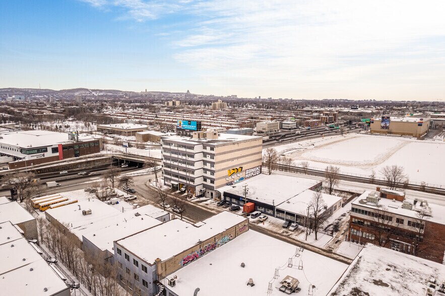 More Photos Of 8710 Av du Parc, Montréal Office For Lease