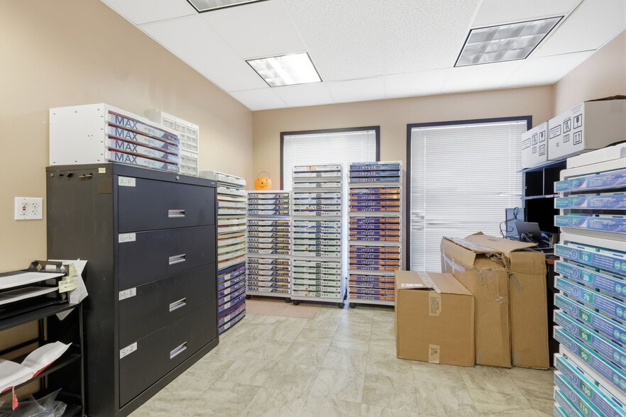 More Photos Of 1568 Woodbourne Rd, Levittown Office For Sale