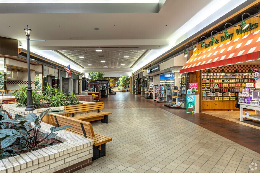 More Photos Of 2259 S 9th St, Salina Unknown For Lease