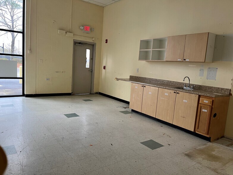 More Photos Of 2409 Mall Dr, North Charleston Freestanding For Lease