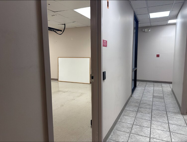 More Photos Of 2400 S Main St, Corbin Flex For Sale