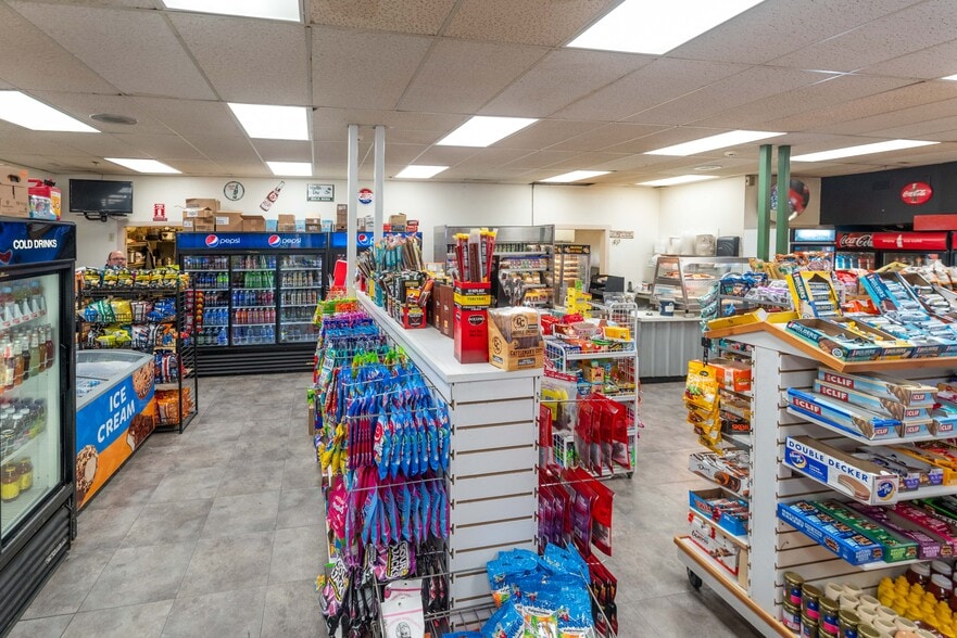 More Photos Of 7196/7198/7204 North Tongass Hwy, Ketchikan General Retail For Sale