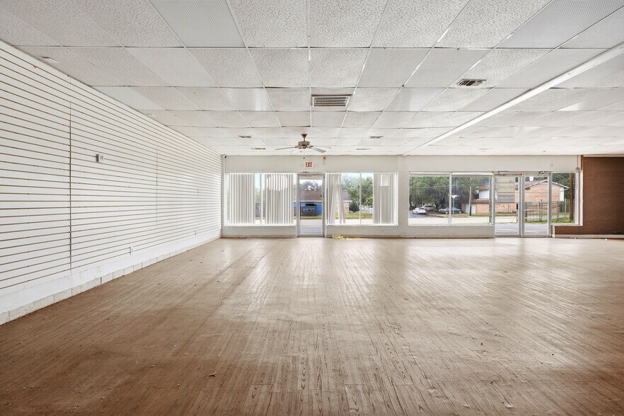 More Photos Of 1320-1326 Bedford Rd, Bedford Unknown For Lease