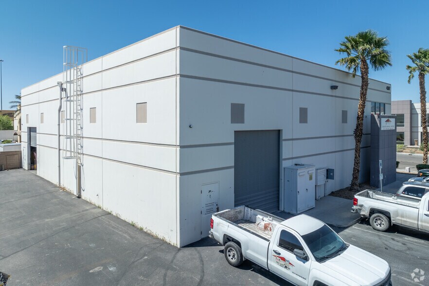 More Photos Of 4367 W Sunset Rd, Las Vegas Warehouse For Sale