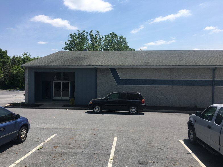 More Photos Of 615 Front St, Whitehall Service For Lease