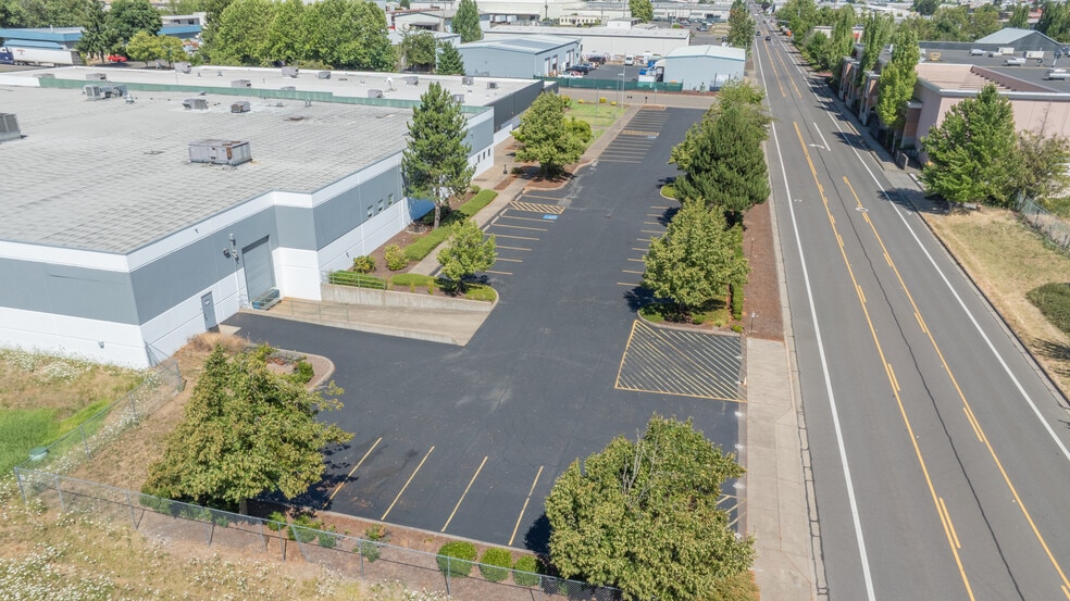More Photos Of 3403 W 7th Ave, Eugene Manufacturing For Lease