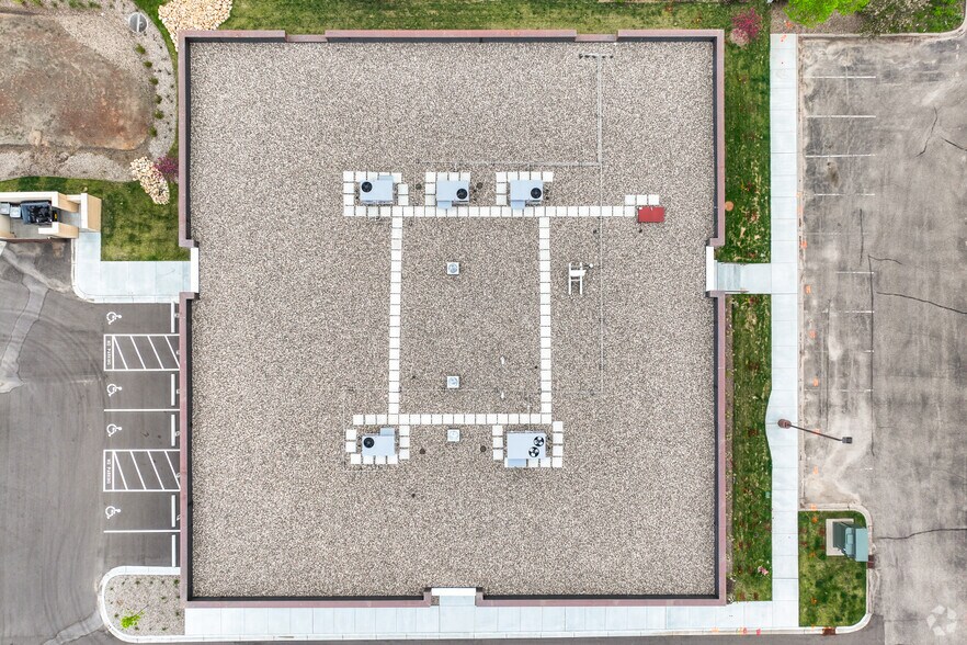 More Photos Of 796 Bielenberg Dr, Woodbury Office For Sale