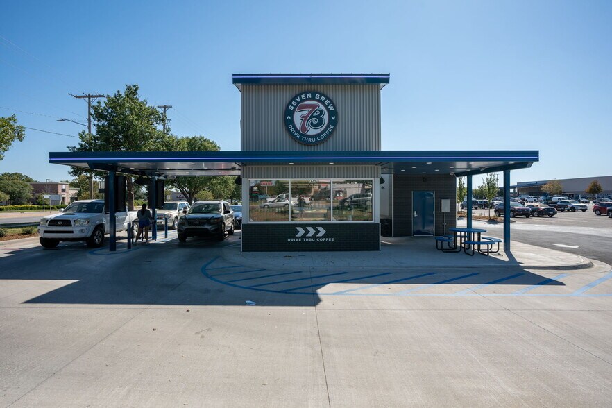 More Photos Of 325 S Ridge Rd, Wichita Fast Food For Sale