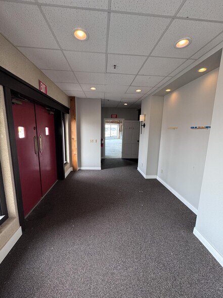 More Photos Of 2002 2nd St SW, Rochester Storefront Retail Office For Sale