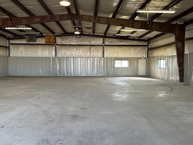 More Photos Of 1906 Industrial Park Rd, Rock Falls Industrial For Lease