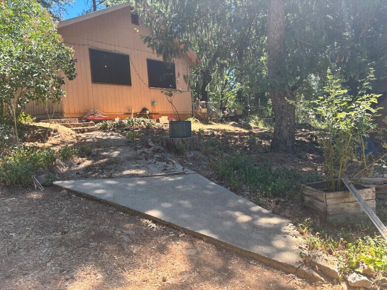More Photos Of 15574 Hinton Rd, Pioneer Land For Sale