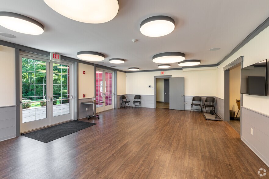 More Photos Of 27 Cannon Rd, Wilton Office For Lease