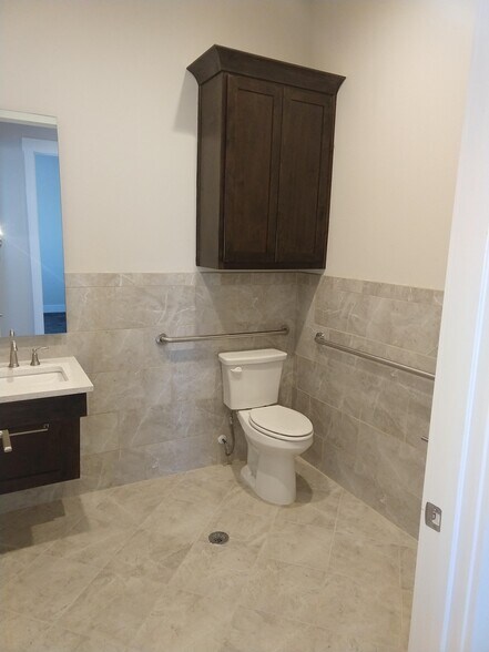 More Photos Of 60 Noble Ct, Heath Office Residential For Lease