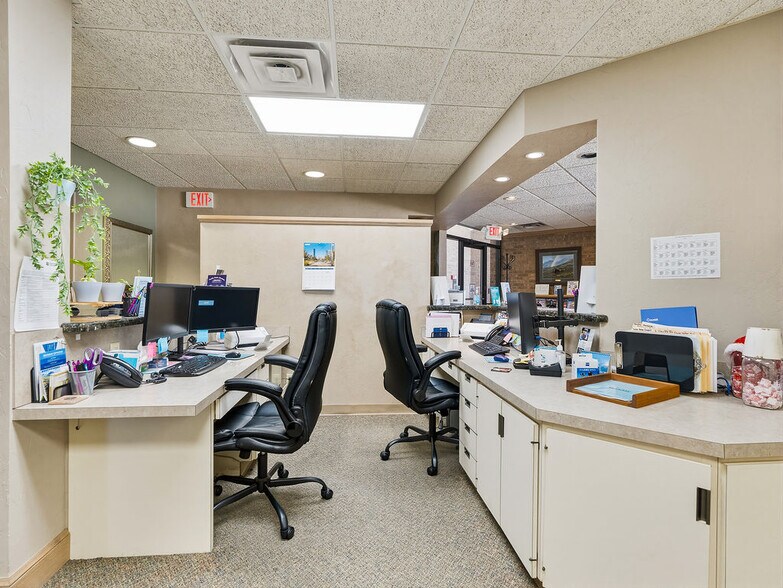 More Photos Of 931 Arlington St, Ada Office For Sale