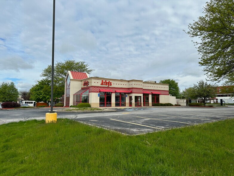 More Photos Of 3832 Eagle View Dr, Indianapolis Fast Food For Sale