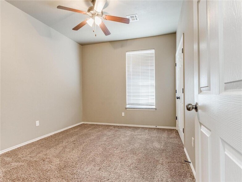More Photos Of 810 Aspen Dr, Kingfisher Apartments For Sale