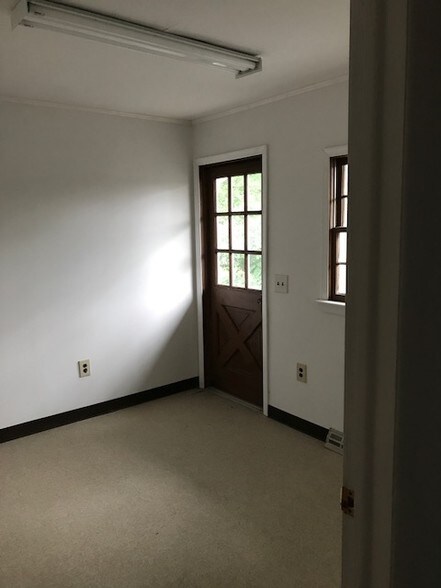 More Photos Of 676 Amboy Ave, Woodbridge Medical For Lease